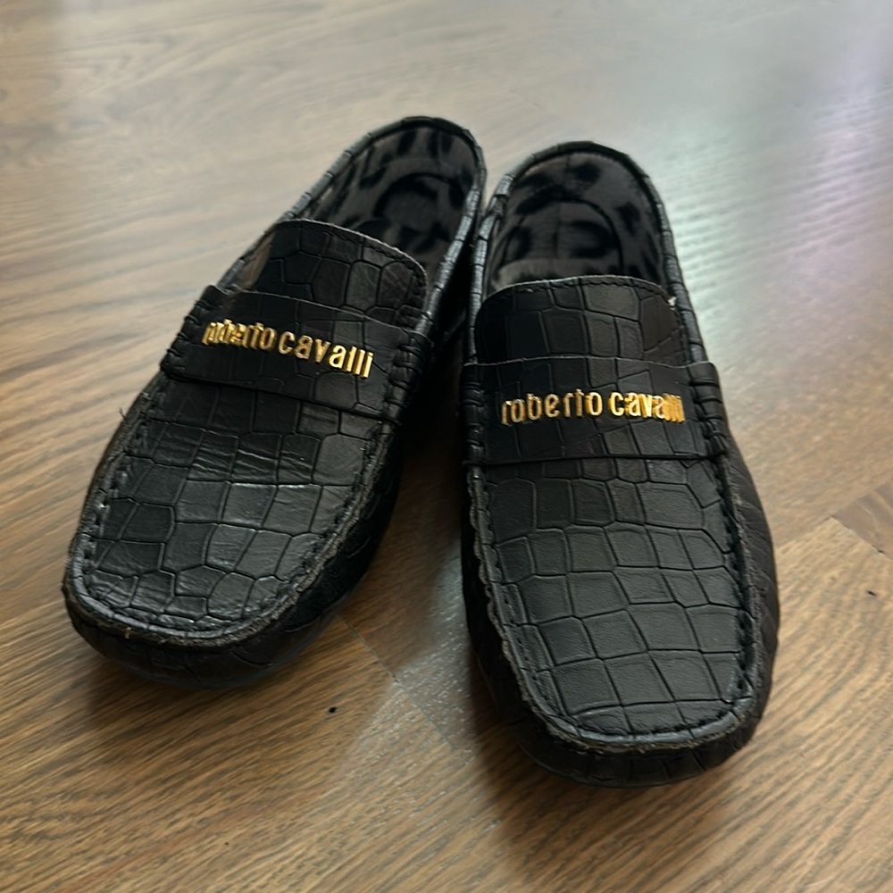 Boys Roberto Cavalli black leather loafers. Like new/barely worn. Size 33EU